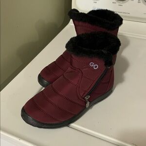 Go Women's Burgundy Winter Boots